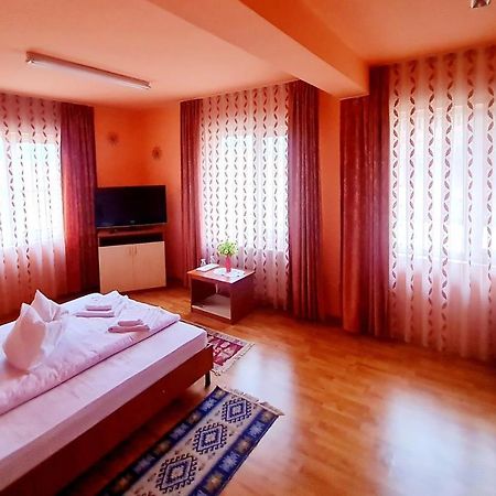 Pensiunea Sanziana Hotel ออราแด ภายนอก รูปภาพ