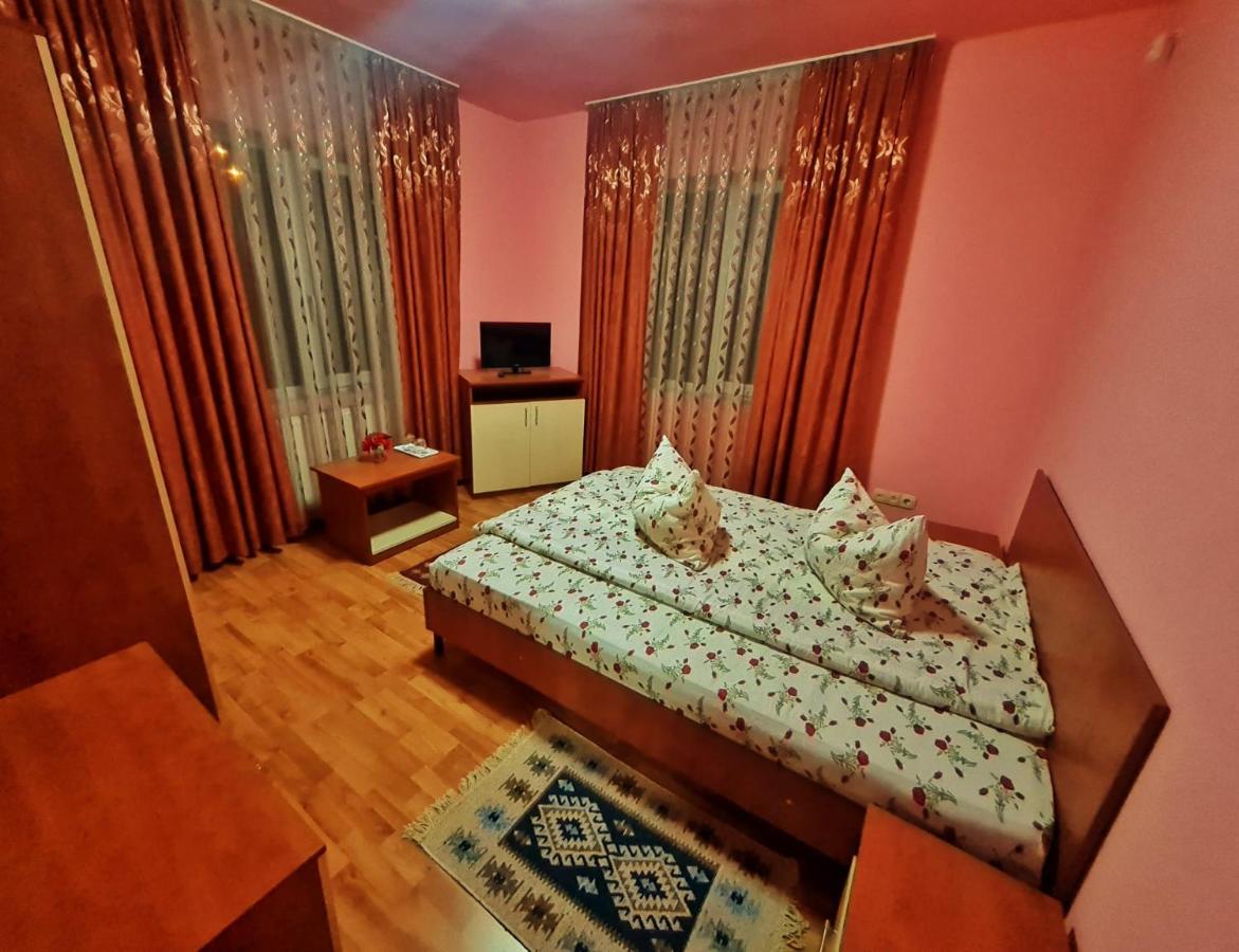 Pensiunea Sanziana Hotel ออราแด ภายนอก รูปภาพ