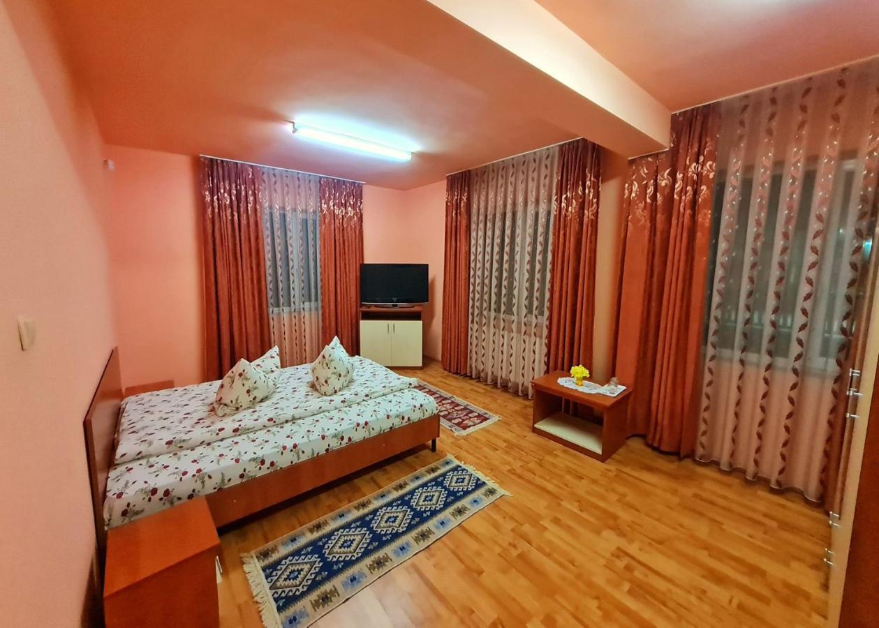 Pensiunea Sanziana Hotel ออราแด ภายนอก รูปภาพ