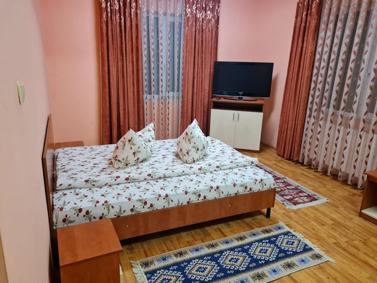 Pensiunea Sanziana Hotel ออราแด ภายนอก รูปภาพ